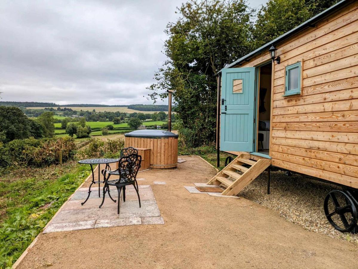 Romantic Nature Retreat, Luxury Glamping & Stargazing Views - Dragonfly Shepherd Hut Yarpole Exterior photo