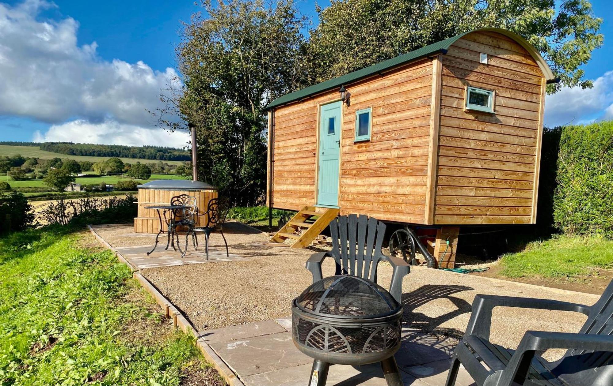 Romantic Nature Retreat, Luxury Glamping & Stargazing Views - Dragonfly Shepherd Hut Yarpole Exterior photo