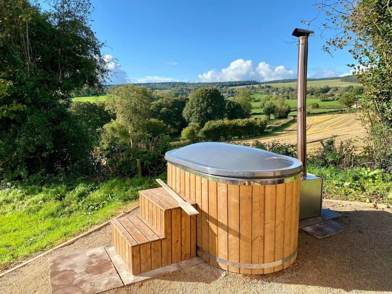 Romantic Nature Retreat, Luxury Glamping & Stargazing Views - Dragonfly Shepherd Hut Yarpole Exterior photo